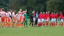 Fotbalisté Polic (oranžovobílé dresy) doma prohráli s Ratiboří B 1:4.