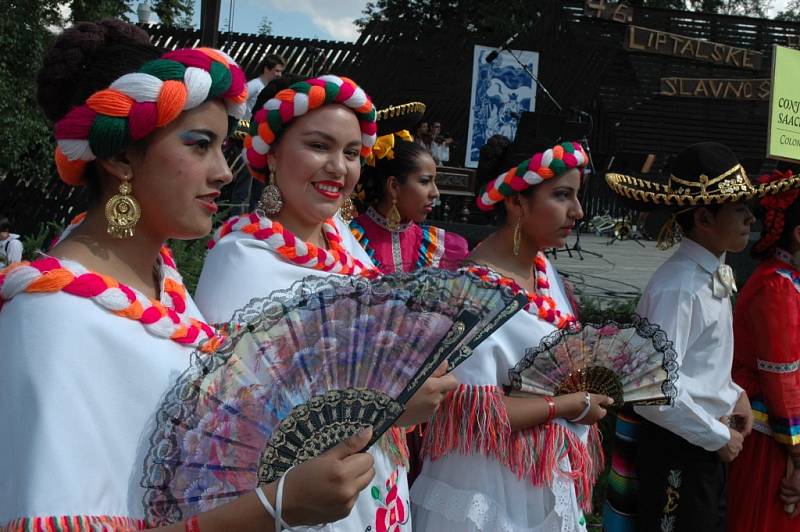 V neděli 23. 8. vrcholí na Valašsku 46. Liptálské slavnosti. Dopoledne patřilo bohoslužbám a odpoledne pak defilé účastníků festivalu vesnicí a galaprogramu.