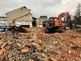 Vyklízení a demolice Kina Panorama v Rožnově pod Radhoštěm, které ustoupí stavbě nového víceúčelového kulturního centra; březen 2022