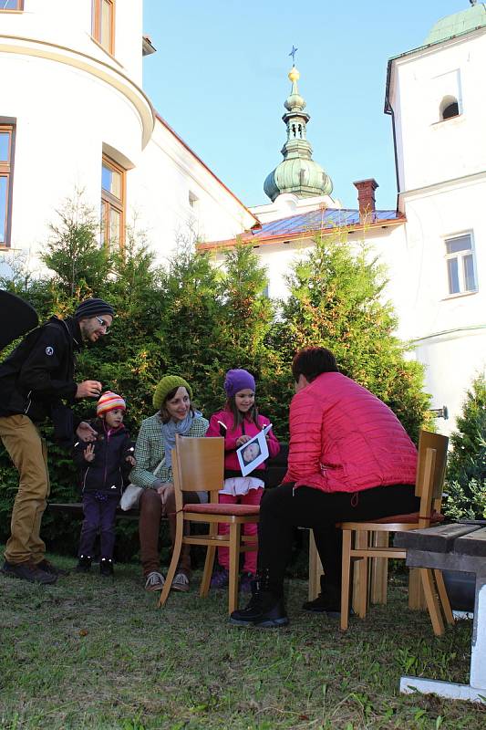 Ve čtvrtek 4. října 2018 slavnostně otevřeli zahradu za Charitou ve Vsetíně na Horním městě. Úpravy a rekonstrukce budou pokračovat i v příštím roce.