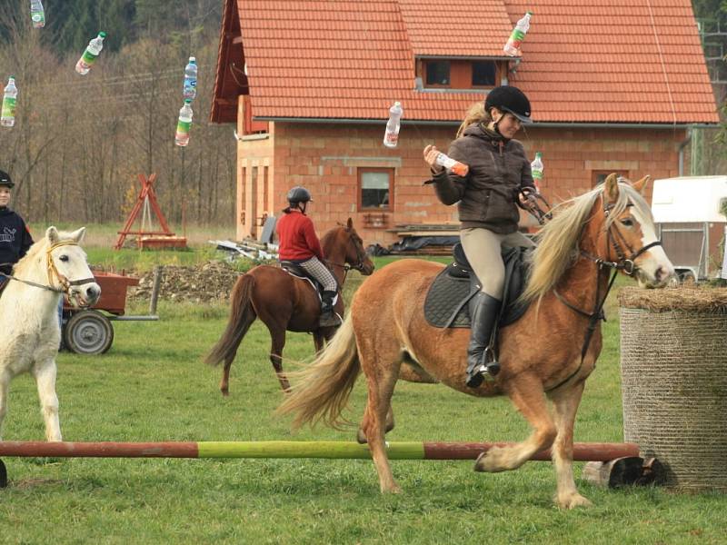 Pátá huslenská Hubertova jízda se nesla v duchu recese i úctyhodných výkonů.