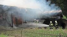 Rozsáhlý požár zničil stodolu, dům se podařilo uchránit