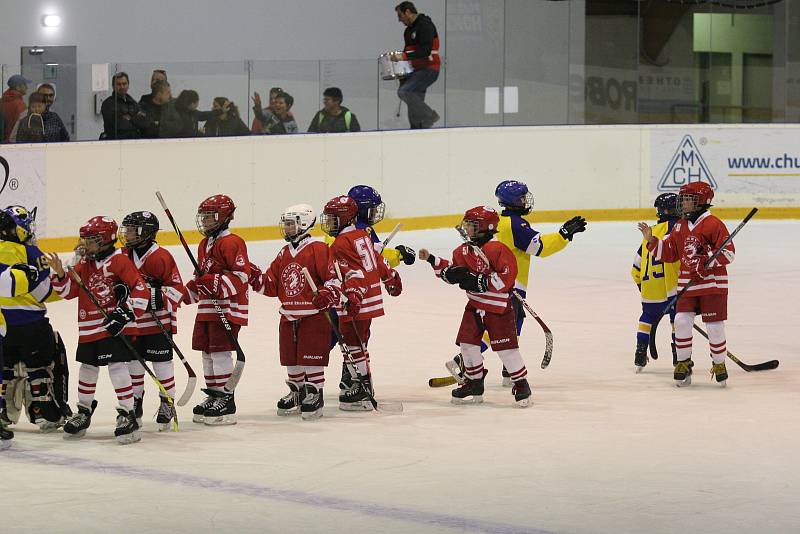 Sobotní Turnaj čtyř mladých 9letých hokejistů (ročník 2012) v Rožnově p. R. ovládli Oceláři z Třince před Berany ze Zlína.