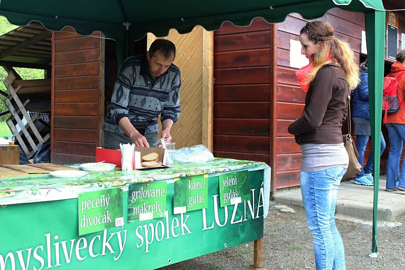 Desátý ročník Luženského jarmarku se uskutečnil v sobotu 6. května 2017 v okolí areálu tanečního kola v Lužné. Kromě stánků s tradičními rukodělnými výrobky připravili pořadatelé z obecního úřadu bohatý doprovodný a hudební program.