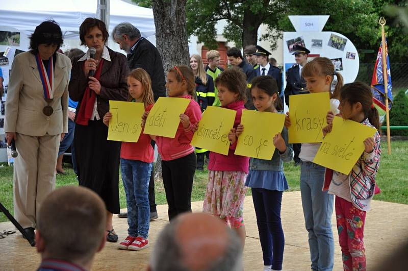 Komisaři soutěže Vesnice roku 2016 navštívili Ratiboř; čtvrtek 2. června 2016