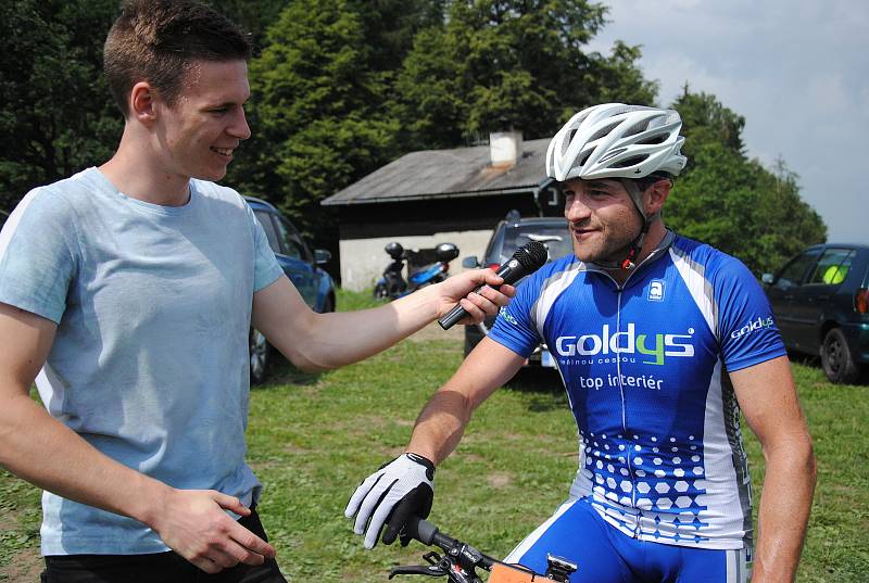 Sto osm bikerů, od žáků po veterány, se v sobotu 2. června 2018 vydalo na trať sedmého ročníku závodu horských kol Stavařská Spedos tisícovka, který stavební průmyslovka ve Valašském Meziříčí pořádá zároveň jako memoriál zdejšího učitele a výborného cykli