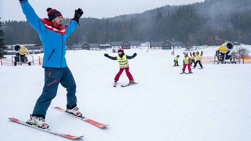 Od neděle 26. prosince rozšiřuje Ski areál Razula svůj provoz, skipasy jsou za poloviční cenu