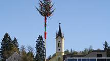 Na tradičních oslavách jara, stavění májky, vystoupily i folklorní soubory Jasénka, Malá Jasénka a Jasénčanky