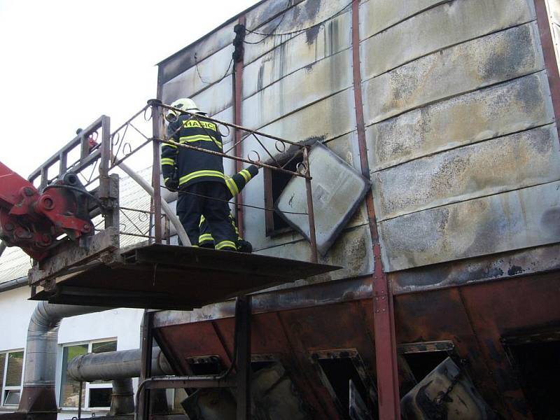 Požár technologií odsávání dřevovýroby ve Valašské Bystřici.