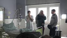 V Nemocnici Vsetín pokračovalo natáčení třináctidílného seriálu Strážmistr Topinka. V něm se představí herci jako Miroslav Donutil, Robert Mikluš, Jiří Bartoška nebo Ivan Lupták.