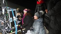 Herci a filmaři dokončili natáčení valašské pohádky Největší dar. V pátek 17. ledna 2020 dotáčeli v Podlesí záběry pro promo videa. Režie se ujaly Daria Hrubá (uprostřed) a Marta Gerlíková (sedící vpravo).