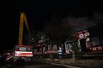 Rozsáhlý požár zachvátil v nočních hodinách objekt chaty v lokalitě Pustevny na Vsetínsku.