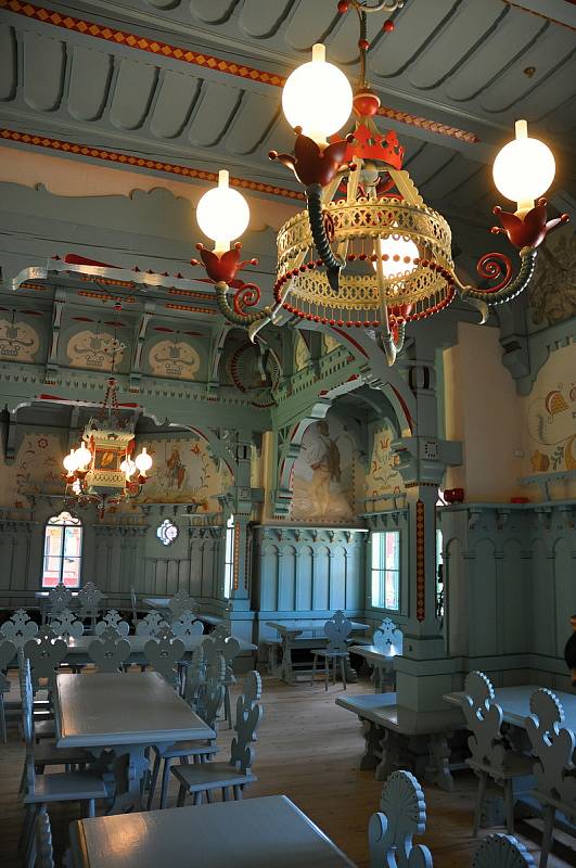 Obnovená jídelny chaty Libušín na Pustevnách v Beskydech; úterý 28. července 2020