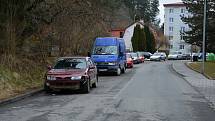 S autovraky a dlouhodobě odstavenými auty se potýkají města i  vesnice.