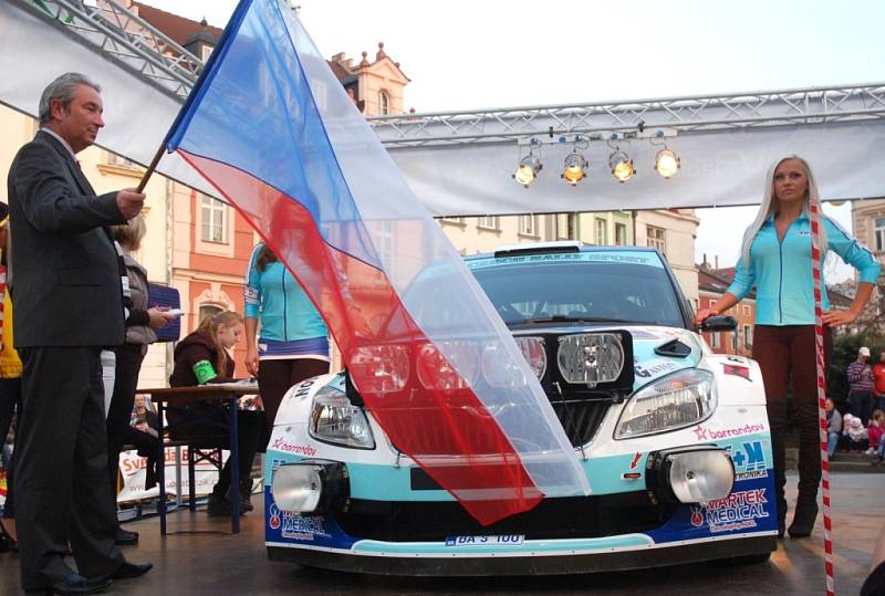 Bonver Valašská rally 2012 – start na náměstí ve Valašském Meziříčí.