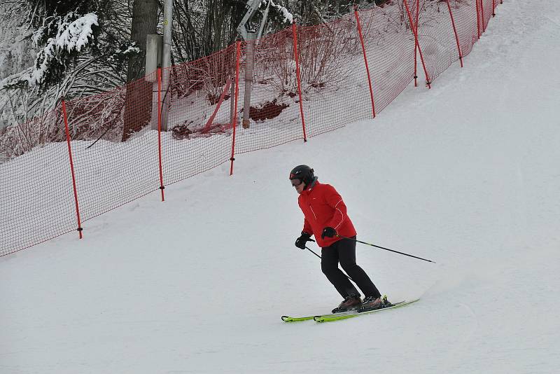 Ve skiareálu v Karolince zahájili o víkendu 11. a 12. prosince 2021 letošní lyžařskou sezonu