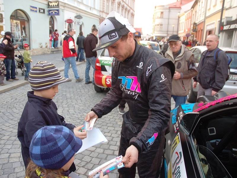 Bonver Valašská rally 2012 – start na náměstí ve Valašském Meziříčí.