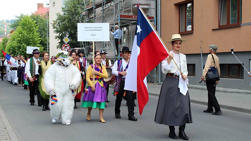 Desátý ročník Mezinárodního folklorního festivalu Vsetínský krpec