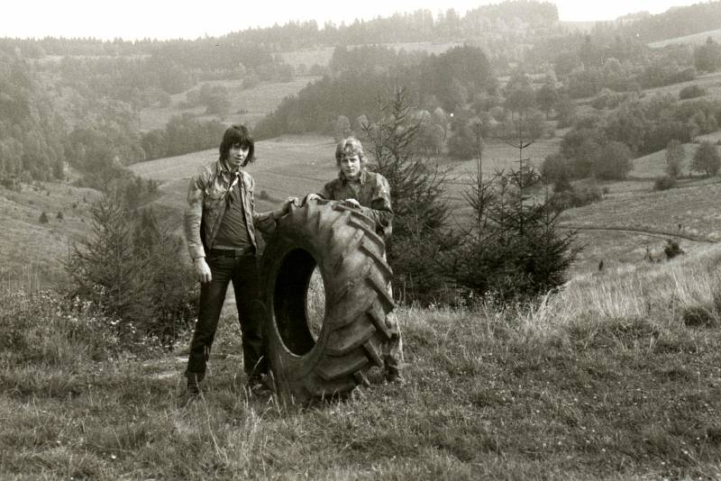 Jaromír Navrátil je dobrovolným strážcem CHKO Beskydy. Pulčínské skály mu učarovaly už v dětství. Je i okolí chrání už přes čtyřicet let. První velký úklid uspořádal v 19 letech. Našli i pneumatiku od traktoru.