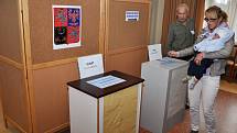 V Jablůnce otevřeli v pátek 12. října 2012 volební místnost v zasedací síni obecního úřadu.