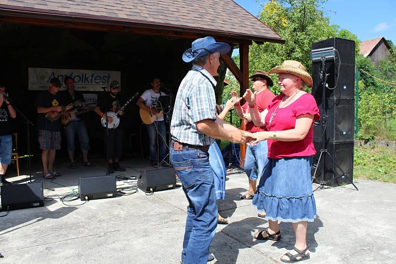 Dvaadvacátý ročník Amfolkfestu neboli Festivalu na konci světa se konal v sobotu 29. července v osadě Pulčín na Hornolidečsku.