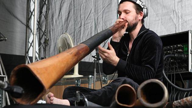 Ondřej Smeykal rozezní australské didgeridoo - Valašský deník