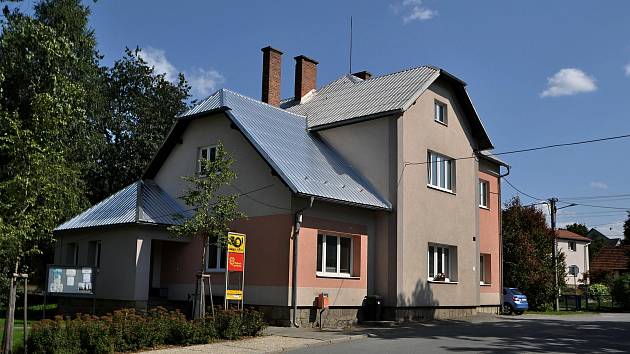 Vidče - budova pošty s novými obecními byty