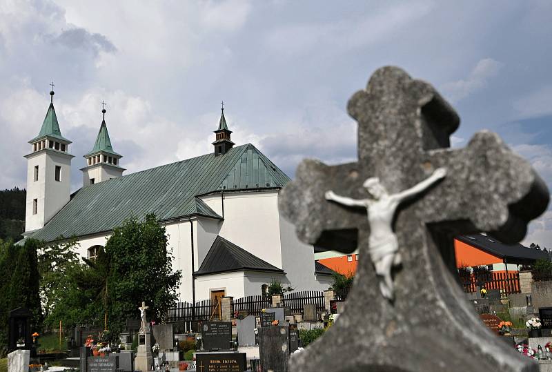 Horní Bečva - kostel svatého Jana a Pavla.