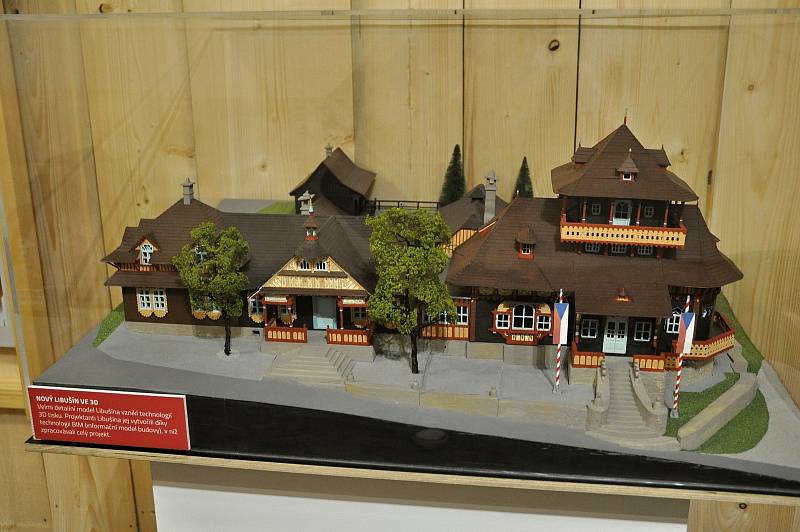 Detailní model obnovené chaty Libušín na Pustevnách vzniklý technologií 3D tisku; Valašské muzeum v přírodě v Rožnově, Sušák, 1. patro, srpen 2020