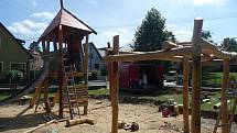 Do konce srpna 2017 vznikne ve Študlově v dolní části obce nové hřiště pro malé i větší děti.