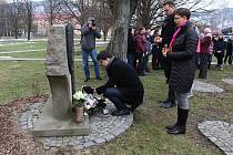 Ve Vsetíně si 26. ledna 2018 připomněli památku obětí holocaustu. U památníku na ulici Štěpánská, v místě, kde stávala synagoga, se sešli zástupci města, Svazu bojovníků za svobodu i žáci a studenti základních a středních škol.