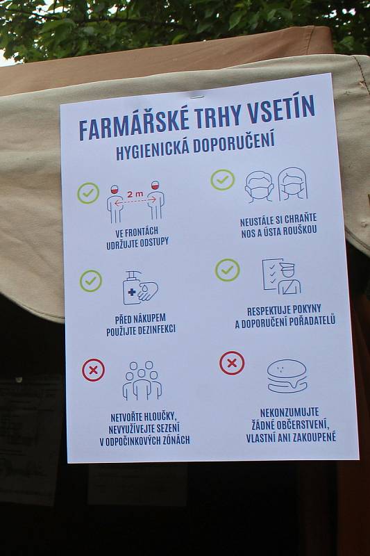 První farmářské trhy po uvolnění vládních omezení se uskutečnily ve Vsetíně v sobotu 16. května 2020. Řídily se přísnými pravidly.