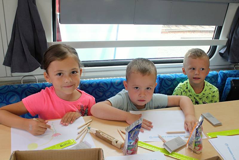Společnost Arriva zavítala v pátek 12. července na Vsetín, aby budoucím cestujícím představila své soupravy. Děti soutěžily a malovaly o ceny nejkrásnější lokomotivu.