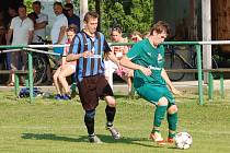 Fotbalisté Loučky (zelené dresy) doma rozdrtili Lužnou 7:1.