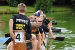 Tradiční klání dračích lodí na hladině rybníka Chmelník v Kelči; sobota 3. srpna 2019