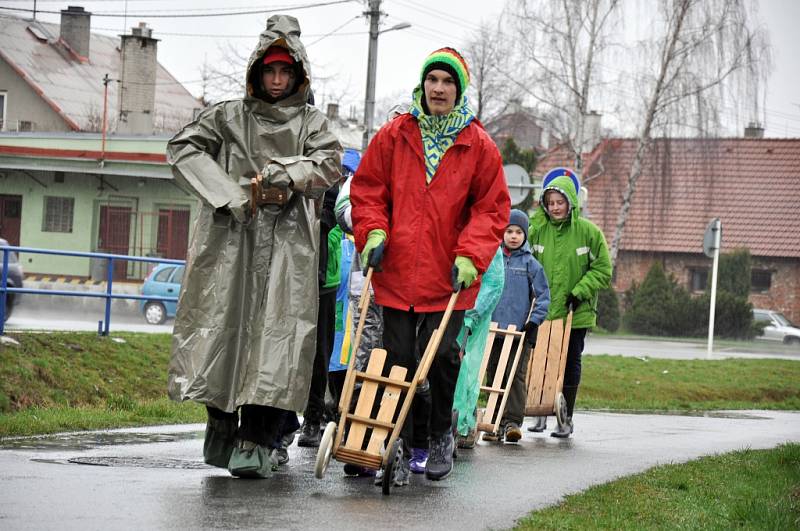 Klapotáři na obchůzce v Poličné. Ilustrační foto.