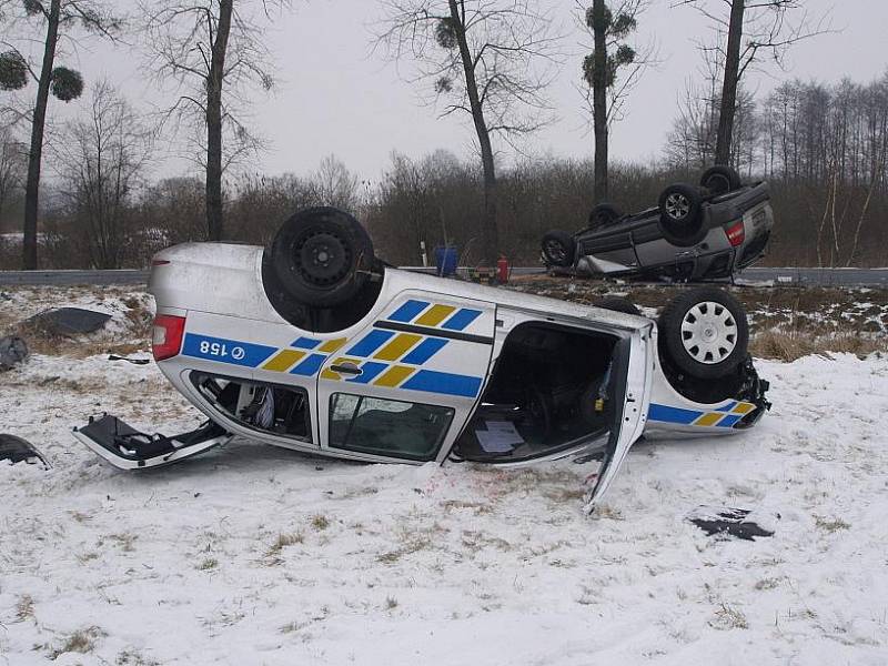 Policejní auto na střeše