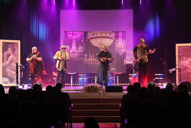 Nadcházející kulturní sezonu otevřel Dům kultury Vsetín koncertem k zahájení roku 2018 vystoupením vokálního seskupení 4TET.