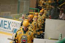 Hokejisté Vsetína (žluté dresy). Ilustrační foto.