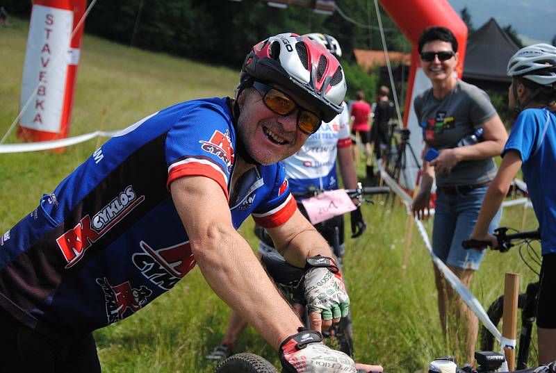 Sto osm bikerů, od žáků po veterány, se v sobotu 2. června 2018 vydalo na trať sedmého ročníku závodu horských kol Stavařská Spedos tisícovka, který stavební průmyslovka ve Valašském Meziříčí pořádá zároveň jako memoriál zdejšího učitele a výborného cykli