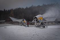 Ve Ski areálu Razula ve Velkých Karlovicích se zasněžuje. Ilustrační foto