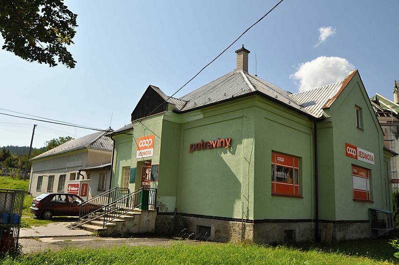Vidče - prodejna potravin v centru obce