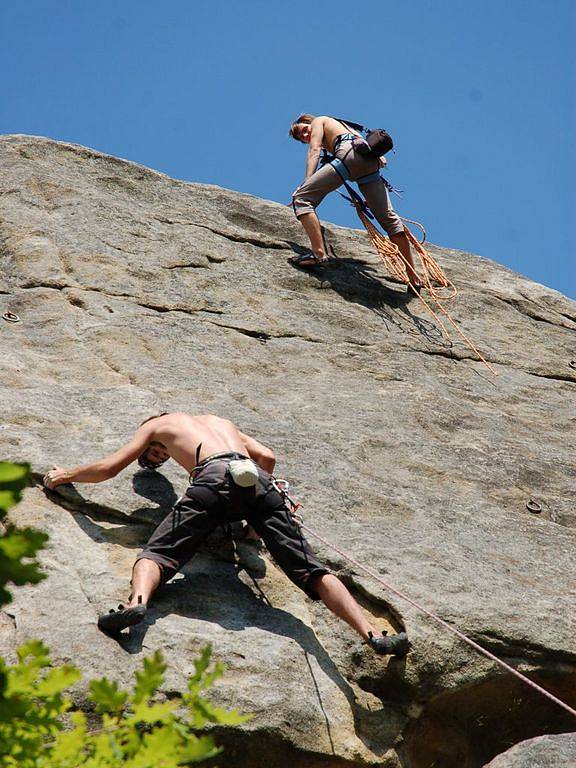 155. horolezecký klub ze Vsetína uspořádal o víkendu 6. - 7. září už jednapadesátý sraz horolezců na Čertových skalách v Lidečku.