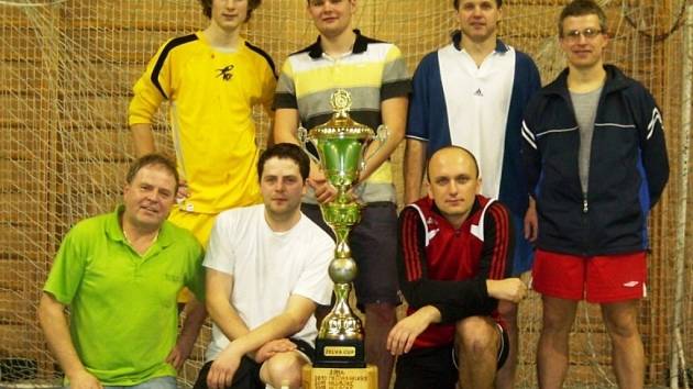 Díky skvělému finiši a také zaváhání dalších soupeřů si nakonec vítězství ze čtvrtého ročníku turnaje odnesl tým Dolní konec – Kobylská. 