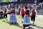 Folklor žije. Vystoupení zahraničních souborů, domácích souborů, malých i velkých tanečníků a zpěváků si milovníci folkloru na letošních Liptálských slavnostech nenechali ujít.