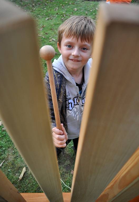 Děti v Mateřské škole v Jablůnce se mohou radovat z obnovené dolní i horní zahrady. 