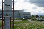 Poté, co nevyšel záměr postavit tady sluneční elektrárnu, nabízí valašskomeziříčská radnice pozemky v Průmyslové zóně Lešná znovu k prodeji. Jedinou továrnou v zóně zůstává výrobní závod společnosti CIE Automotive.
