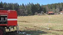 Hasiči tří jednotek zasahovali včera před polednem na místě požáru travního porostu v okrajové části Vsetín – Horní Jasenka.
