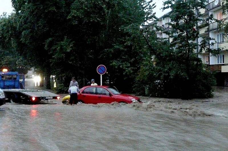 Pomoc hasičů při záplavách na Valašsku.