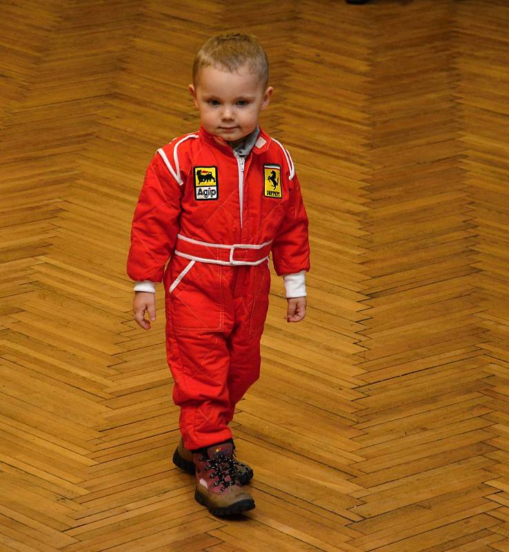 Tradiční dětský karneval pořádala Základní a mateřská škola ve Študlově.